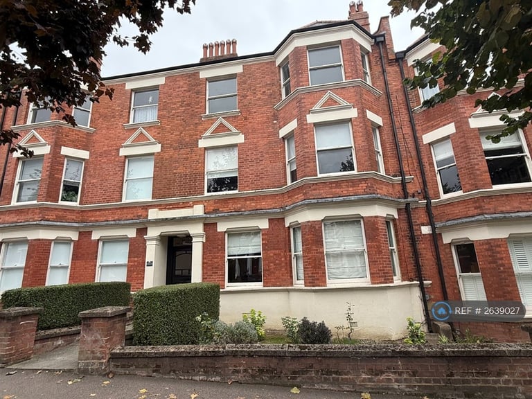 3 bedroom flat in Lyncroft Mansions, London, NW6 (3 bed) (#2639027)