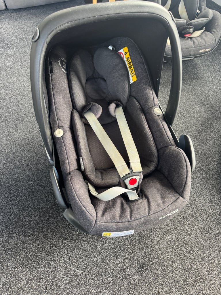 Maxi cosi pebble car seat and maxi cosi iso fix base