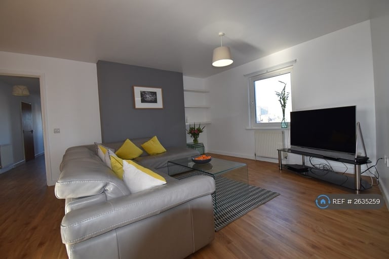 3 bedroom flat in Woolmonger Street, Northampton, NN1 (3 bed) (#2635259)