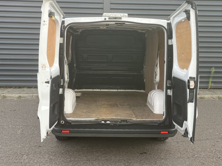 VAUXHALL VIVARO TRAFFIC 1.6 CDTi 2900 ecoFLEX White Manual Diesel 2017