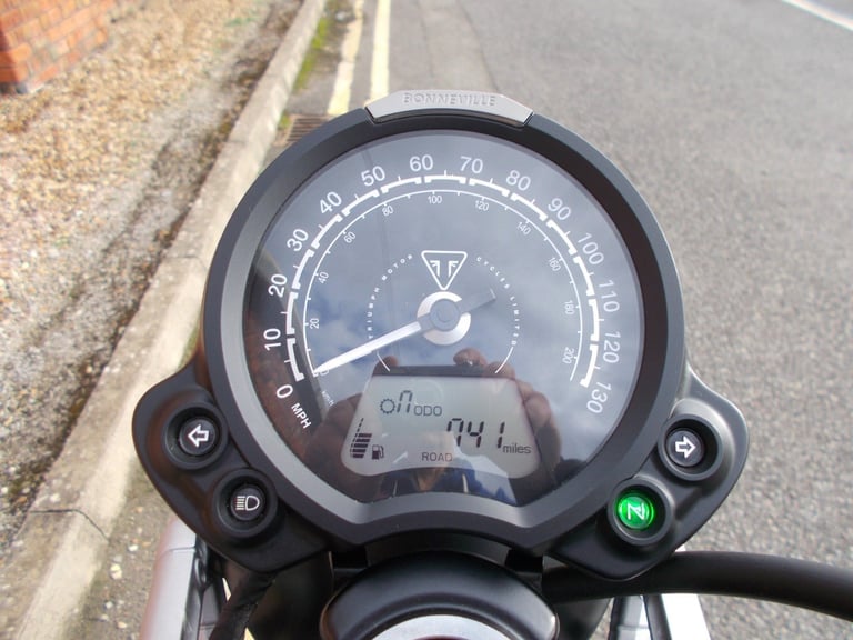 2024 TRIUMPH SCRAMBLER 900