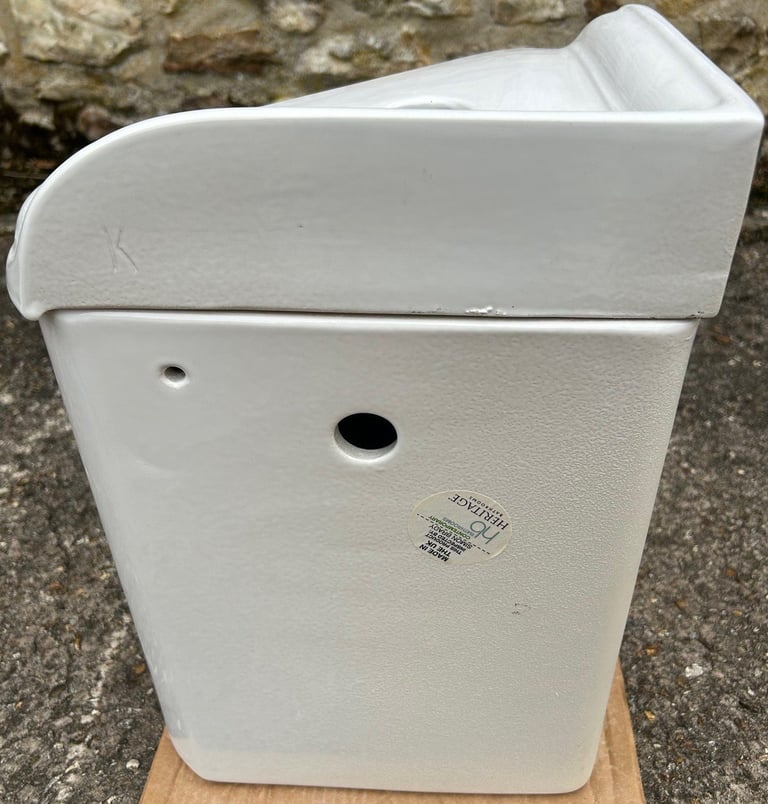 Heritage Corner Cistern complete with fittings