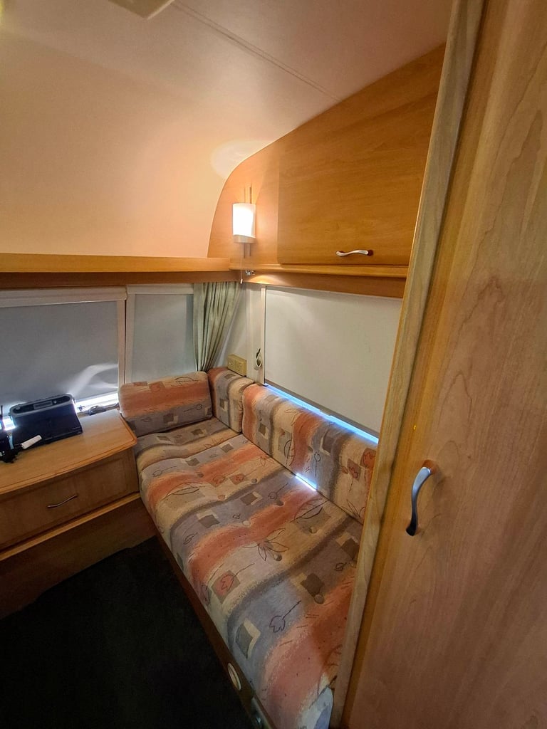 Lighweight 4 berth Lunar Zenith caravan 2004 year 