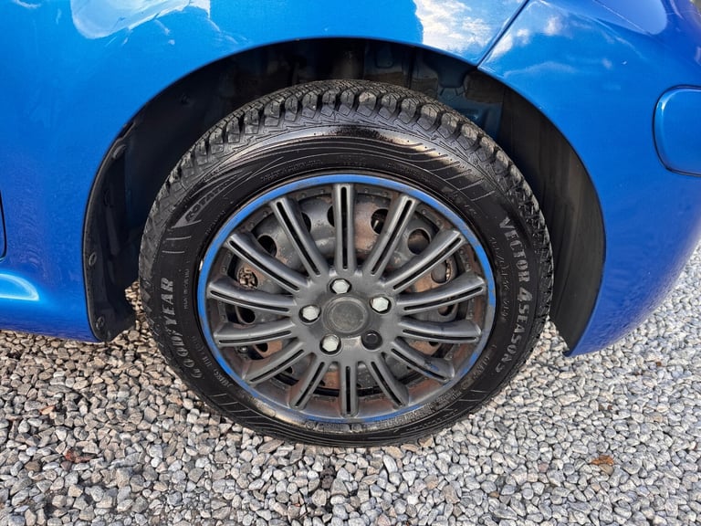 2011 Toyota AYGO 1.0 VVT-i Blue 5dr HATCHBACK Petrol Manual
