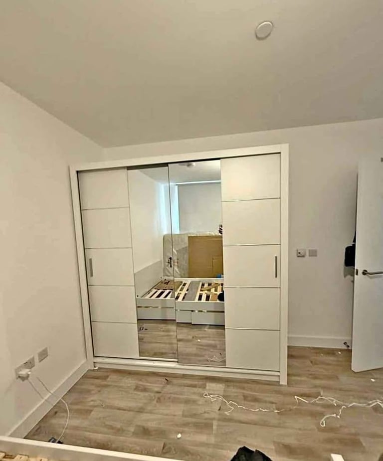 ♥️Beautiful 2,3 door sliding wardrobe with Plenty of pace for hanging and shelves.♥️🥳 cash on deliv
