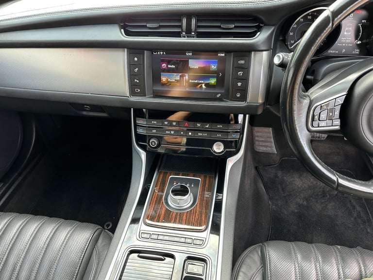 2015 Jaguar XF 2.0d Portfolio Auto Euro 6 (s/s) 4dr SALOON Diesel Automatic