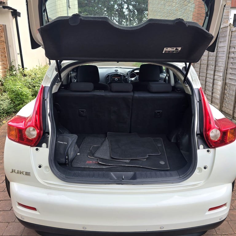 Nissan, JUKE, Hatchback, 2013, Manual, 1598 (cc), 5 doors