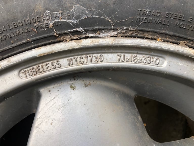 Land Rover Alloy Wheels with Tyres Cyclone Discovery 1