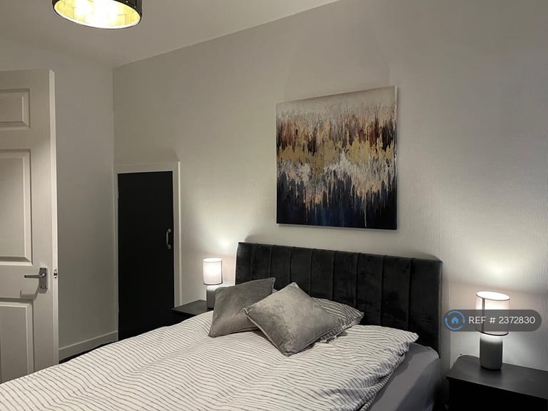 2 bedroom flat in Burnbank Street, Coatbridge, ML5 (2 bed) (#2372830)