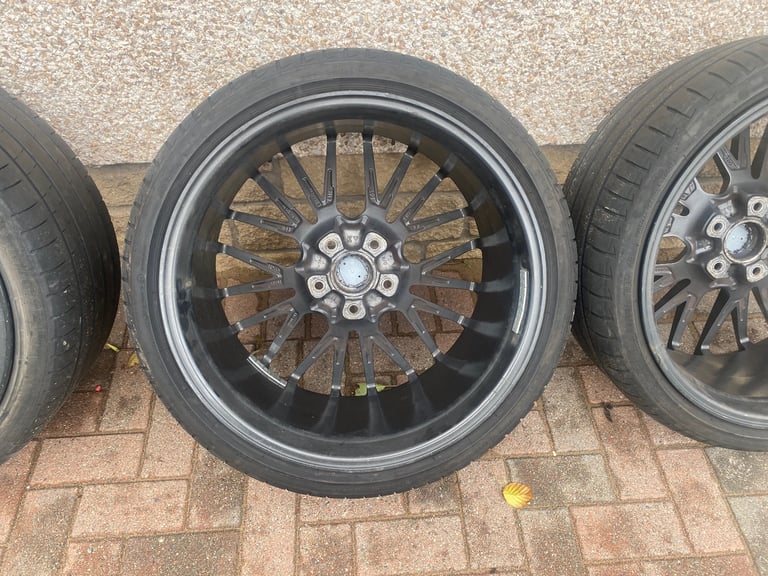 21” genuine Porsche alloy wheels with tyres.