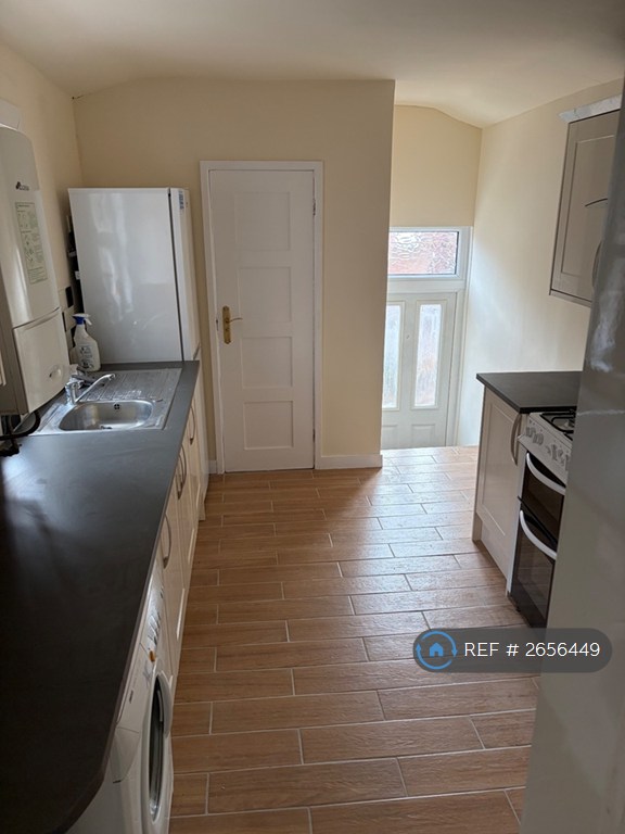 5 bedroom flat in Fenham, Newcastle Upon Tyne, NE4 (5 bed) (#2656449)