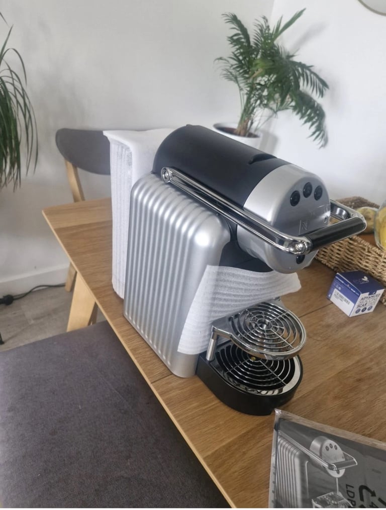 NEW Nespresso Zenius Machine and 6 boxes of coffee pods RRP £500 