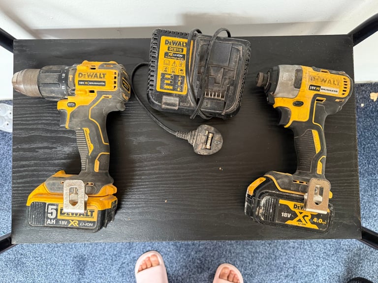 Set of dewalt /combi drill set 2x batteries and charger