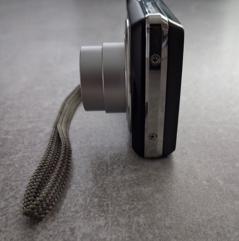 Casio Digital Camera Exilim EX-Z35 12.1MP Black C/W Case, Charger, Cards + More