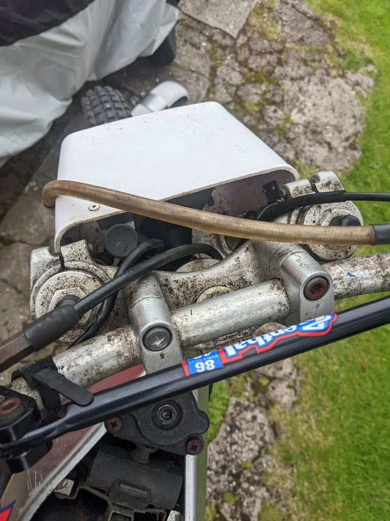 Breaking Yamaha tyz250 trials bike