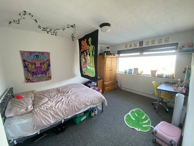 Stunning 5 Bedroom Property Available