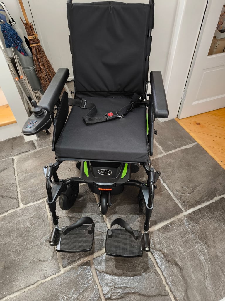 Quickie Q100R Electric wheelchair