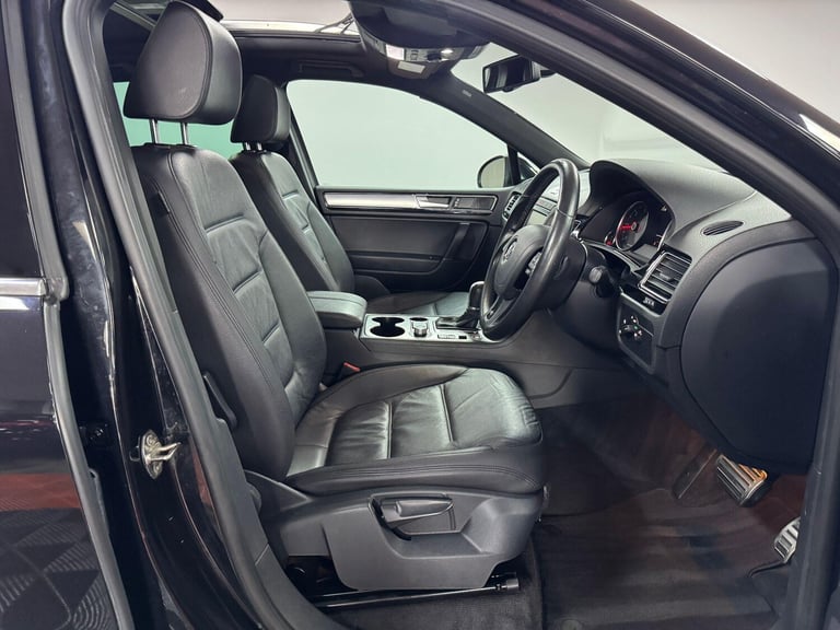 2015 Volkswagen Touareg 3.0 TDI V6 BlueMotion Tech R-Line Tiptronic 4WD Euro 6 (s/s) 5dr ESTATE D...
