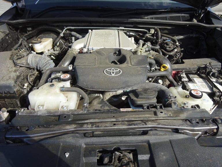 2024 73 REG TOYOTA HILUX INVINCIBLE D-4D 4WD DIESEL AUTO DAMAGED SALVAGE