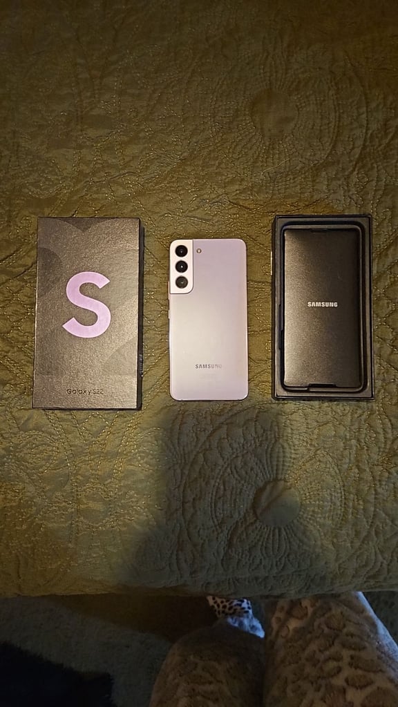 image for Samsung Galaxy S22 - Bora Purple 