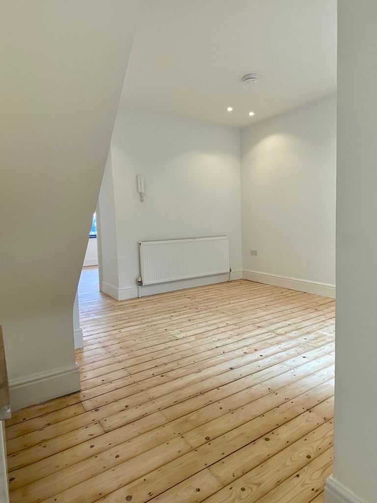 Stunning 2 Bed Garden Apartment - With Private Landlord 