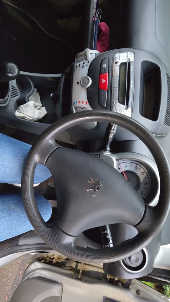 Peugeot, 107, Hatchback, 2011, Manual, 998 (cc), 5 doors