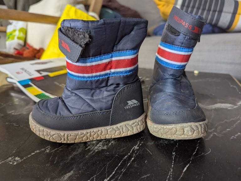 Trespass - kids snow boots UK 6.5