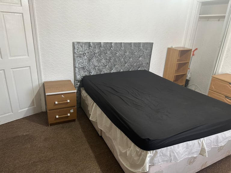 Large double bedroom to rent