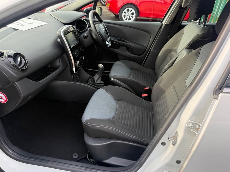 2015 Renault Clio 1.5 dCi Dynamique S Nav Hatchback 5dr Diesel Manual Euro 6