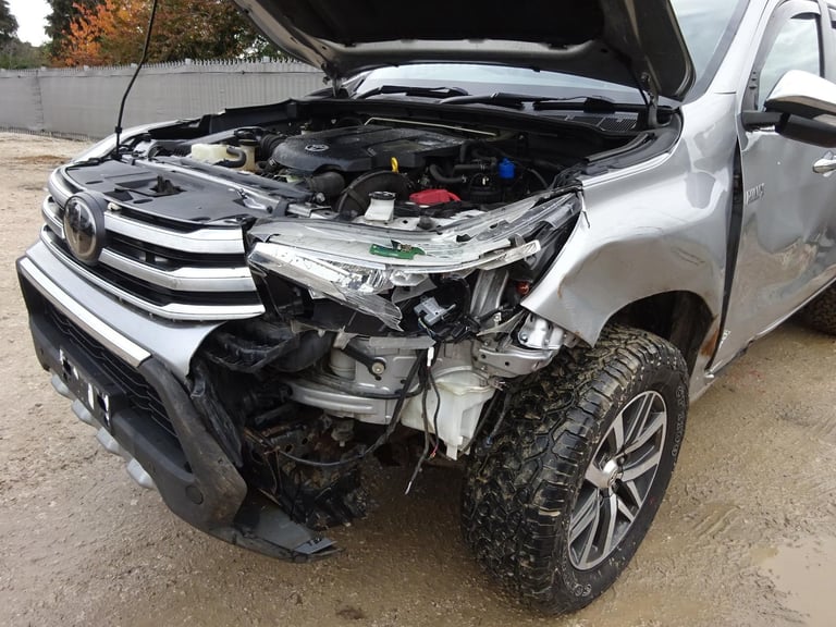2016 66 REG TOYOTA HILUX INVINCIBLE D-4D 4WD DIESEL AUTO DAMAGED SALVAGE