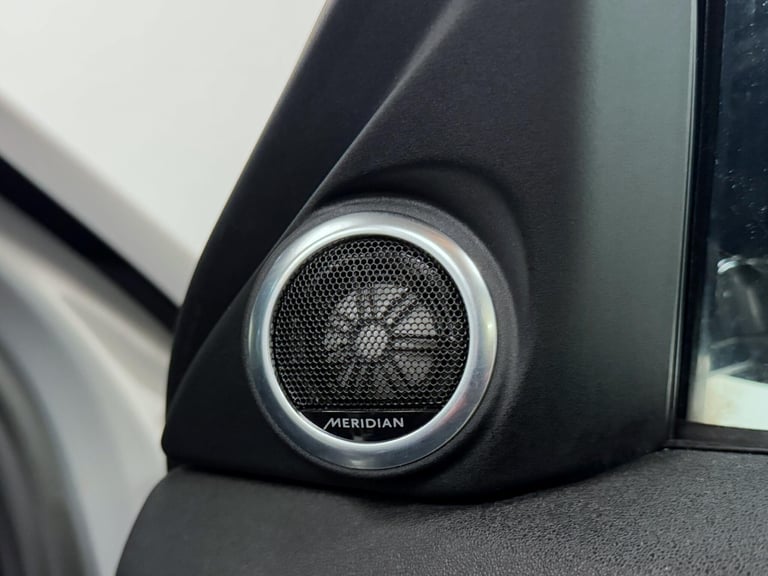 2022 Land Rover Range Rover Evoque 2.0 D200 MHEV R-Dynamic SE SUV 5dr Diesel Auto 4WD Euro 6 (s/s...