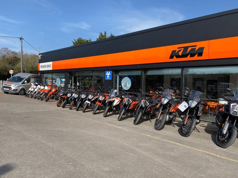 Stunning Low Mileage 2020/20 Yamaha R1M Motorcycle
