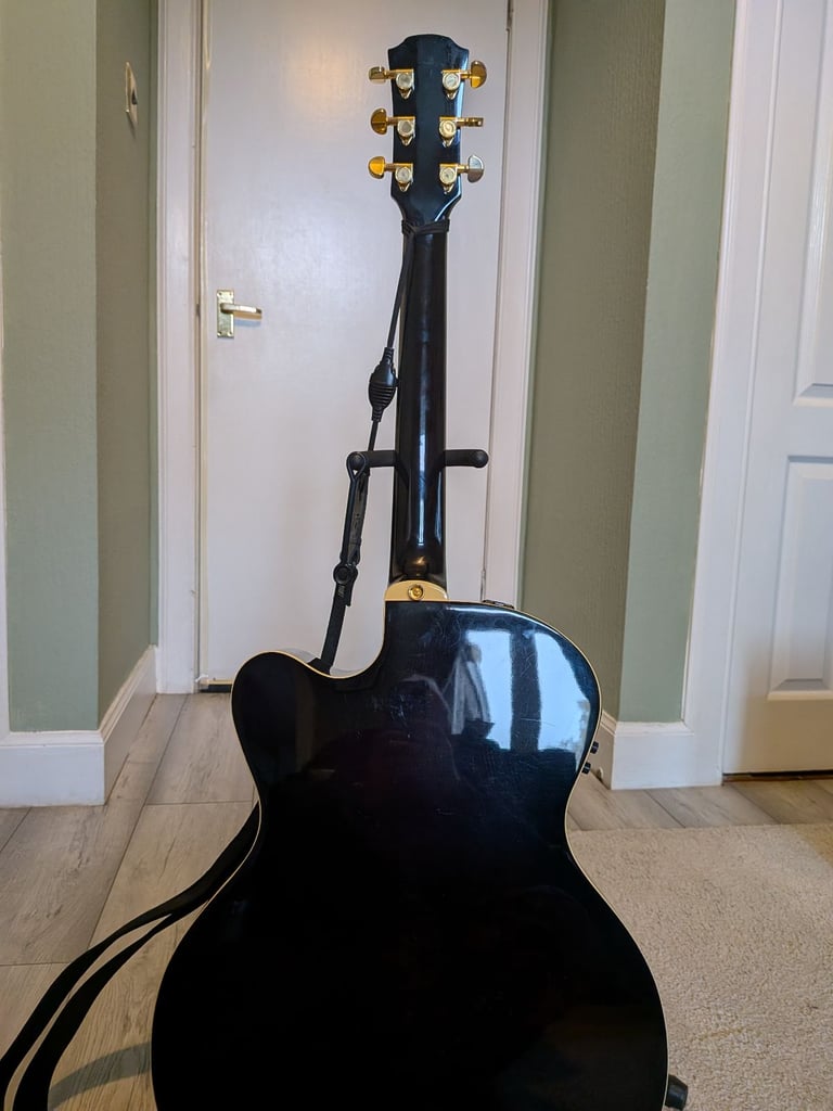 Yamaha CPX 900 SERIES semi-electric acoustic guitar 