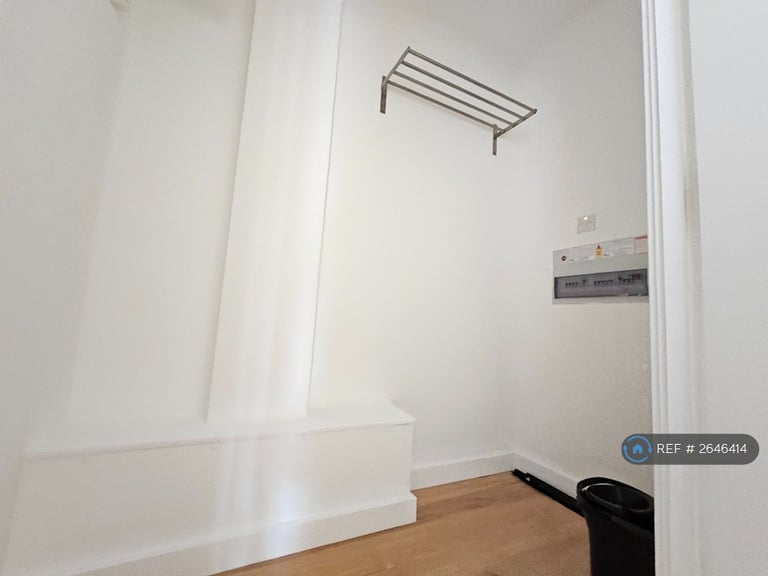 2 bedroom flat in Saw Mill Way, London, N16 (2 bed) (#2646414)