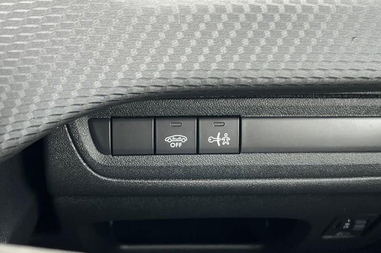 2017 Peugeot 2008 1.6 BlueHDi 100 Active 5dr - MOT'D TO JUNE 2026, 2 KEYS, TOUCHSCREEN, BLUET Est...