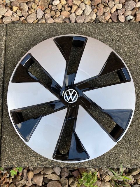 Volkwagen ID3 wheel trim 18” – silver & black highlight - Part No – 10A.601.147.B