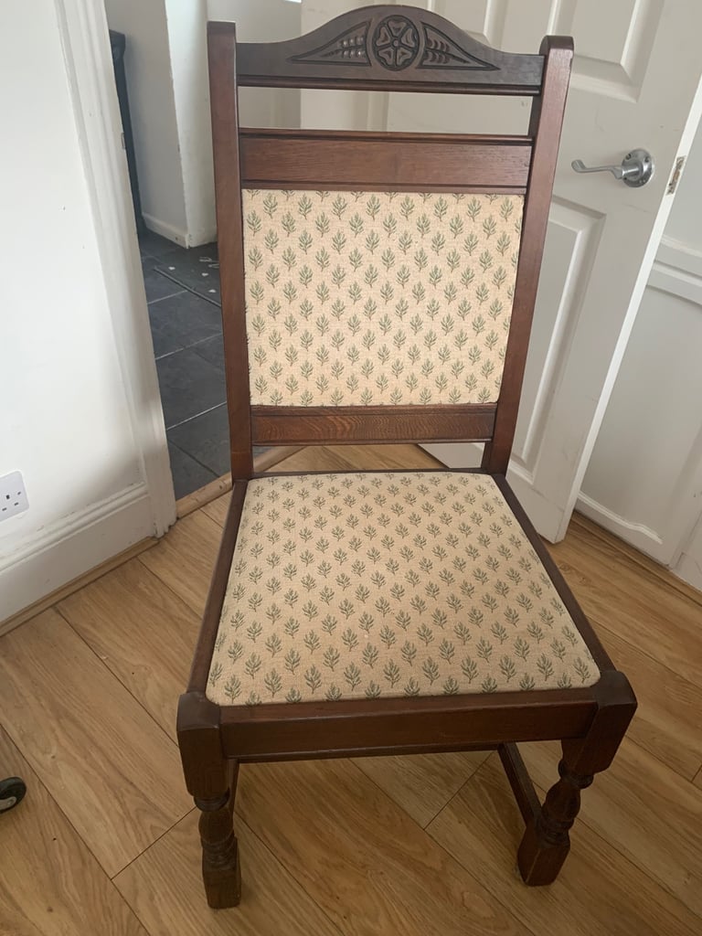 Dinning Table and 6 Chairs 