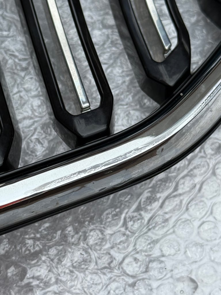 Volvo XC40 Front Inscription Grille 2017 Onwards Now P/N 31457347 & 31457344. 