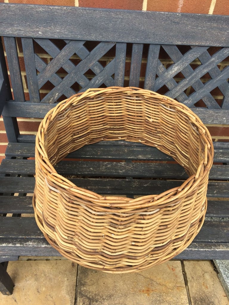 Christmas tree wicker skirt base  good condition 