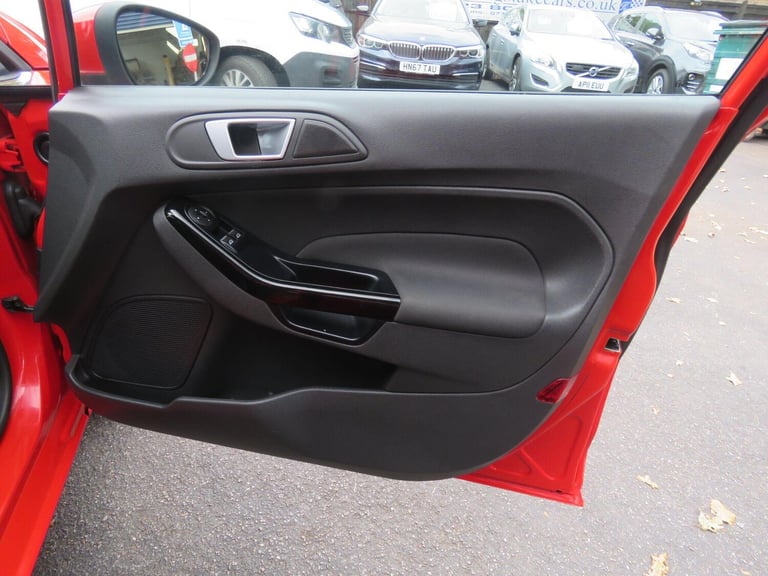 2016 Ford Fiesta 1.0T EcoBoost Zetec Euro 6 (s/s) 5dr HATCHBACK Petrol Manual