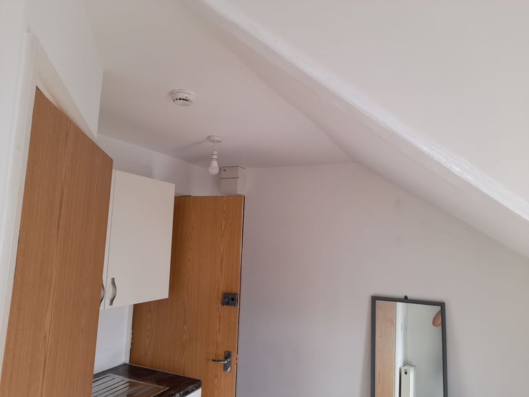 Spacious & Cosy Studio for Rent in - ME14 2UU