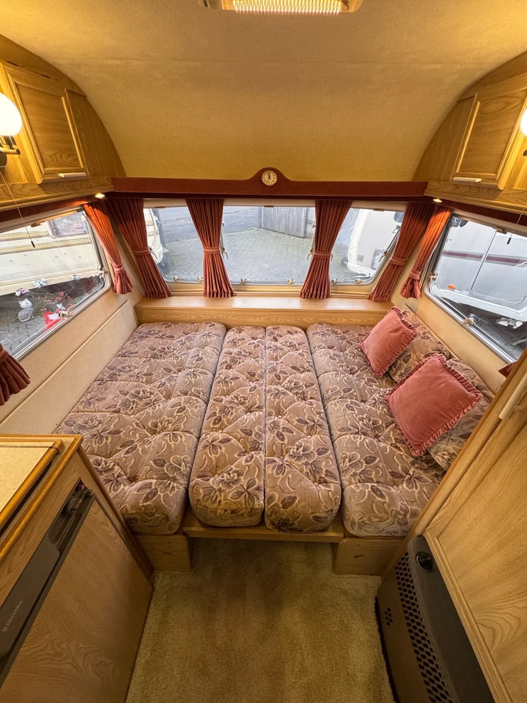 1998 Lunar Solar 465-5 Berth Caravan, Full Size Awning, Double Dinette Family Layout.