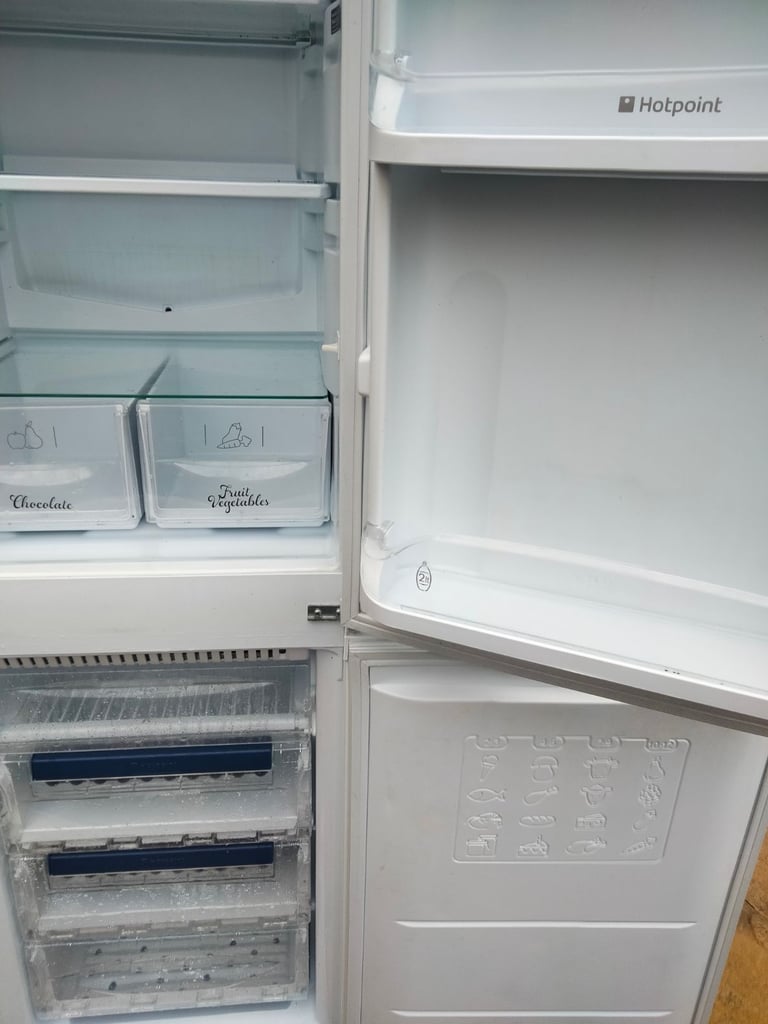 HOTPOINT FRIDGE FREEZER FROST FREE 