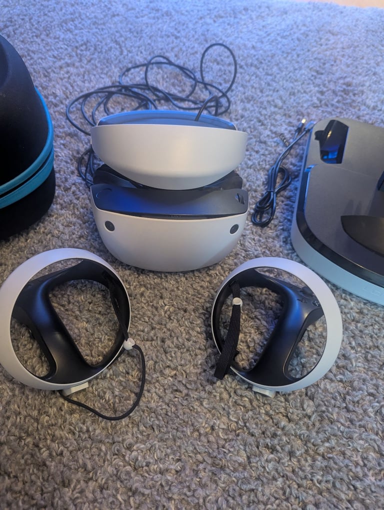 Playstation VR2 with stealth headstand/charger & carry case - immaculate hardly used