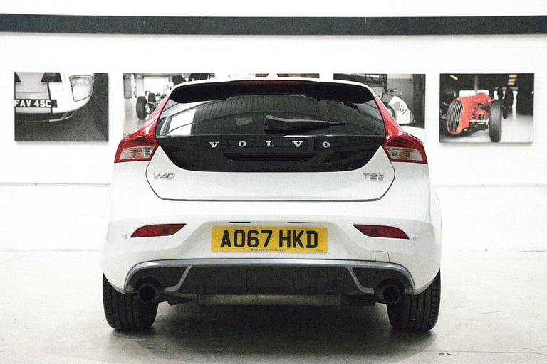 2017 Volvo V40 2.0 T2 R-Design Nav Plus Euro 6 (s/s) 5dr HATCHBACK Petrol Manual