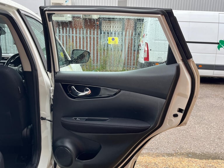 2017 Nissan Qashqai 1.2 DIG-T Acenta XTRON Euro 6 (s/s) 5dr HATCHBACK Petrol Automatic