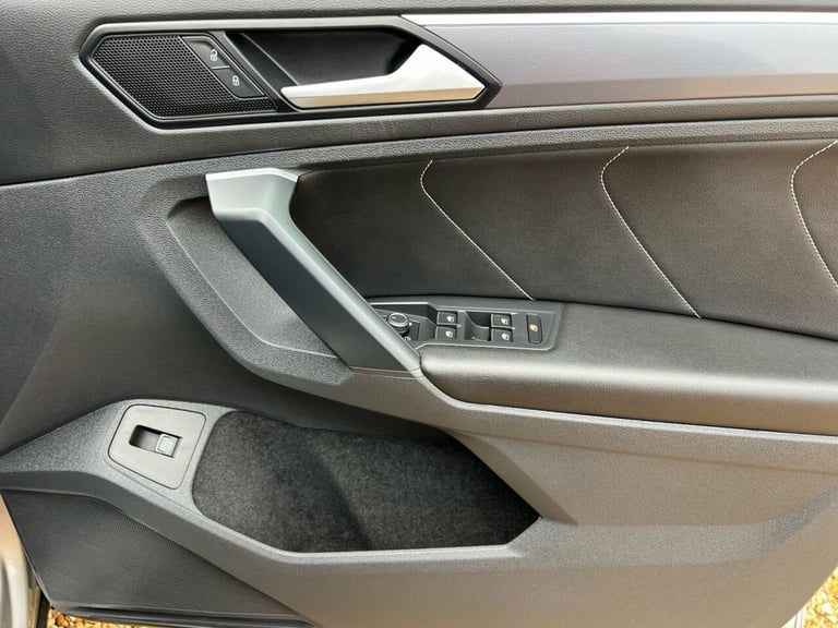 2020 Volkswagen Tiguan 2.0 TSI R-Line Tech SUV 5dr Petrol DSG 4Motion Euro 6 (s/s) (190 ps) ESTAT...