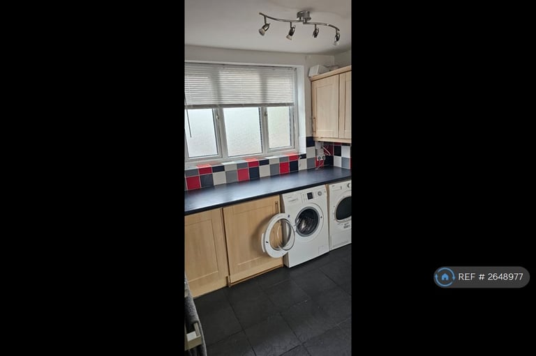 5 bedroom house in Bentley New Drive, Walsall, WS2 (5 bed) (#2648977)