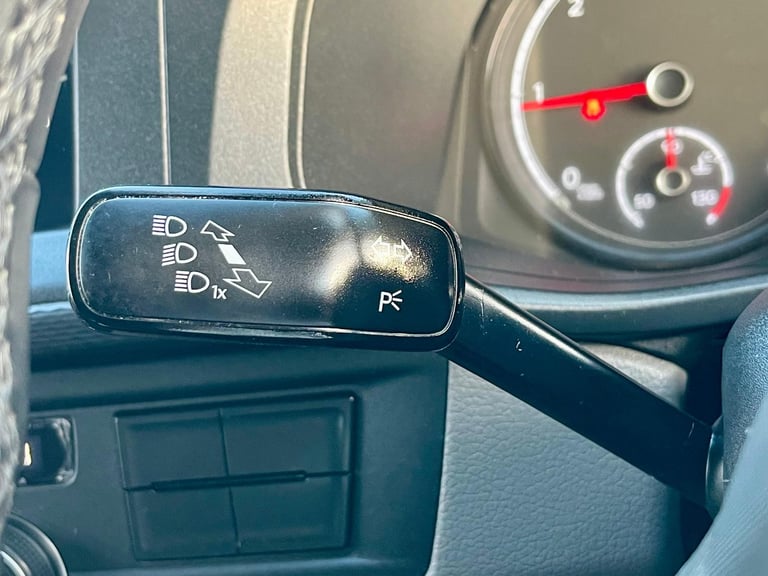 Volkswagen TRANSPORTER TDI 150 SHUTTLE SE LWB 9 SEAT MINIBUS DSG AUTO