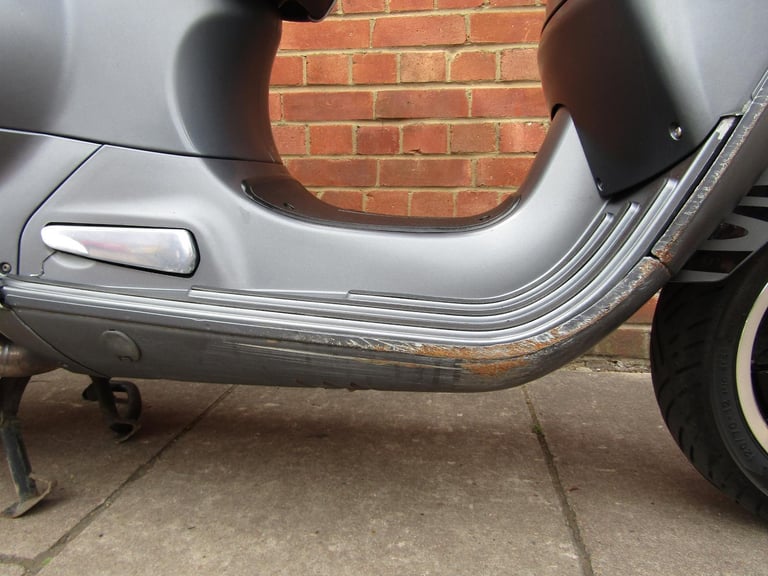 Piaggio Vespa GTS 300 * ONE KEEPER FROM NEW * 9850  MILES* MAT GREY * 
